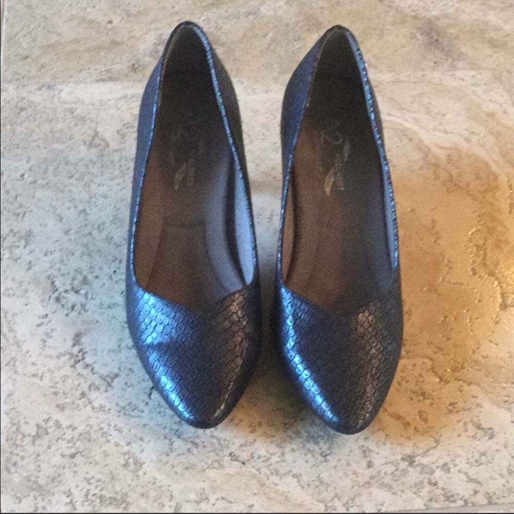 Navy blue heels 👠